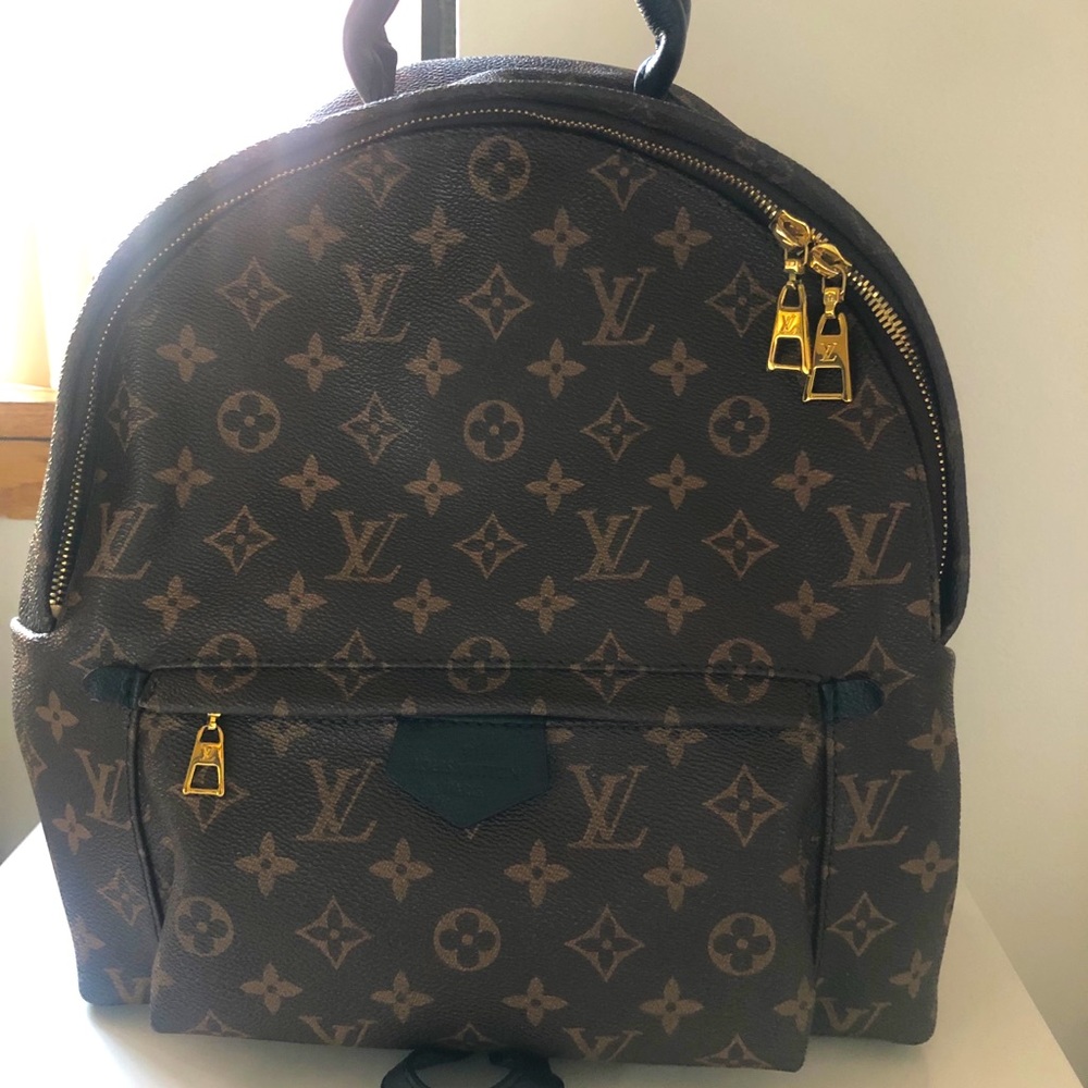 1
Authentic Louis Vuitton Monogram Canvas Palm